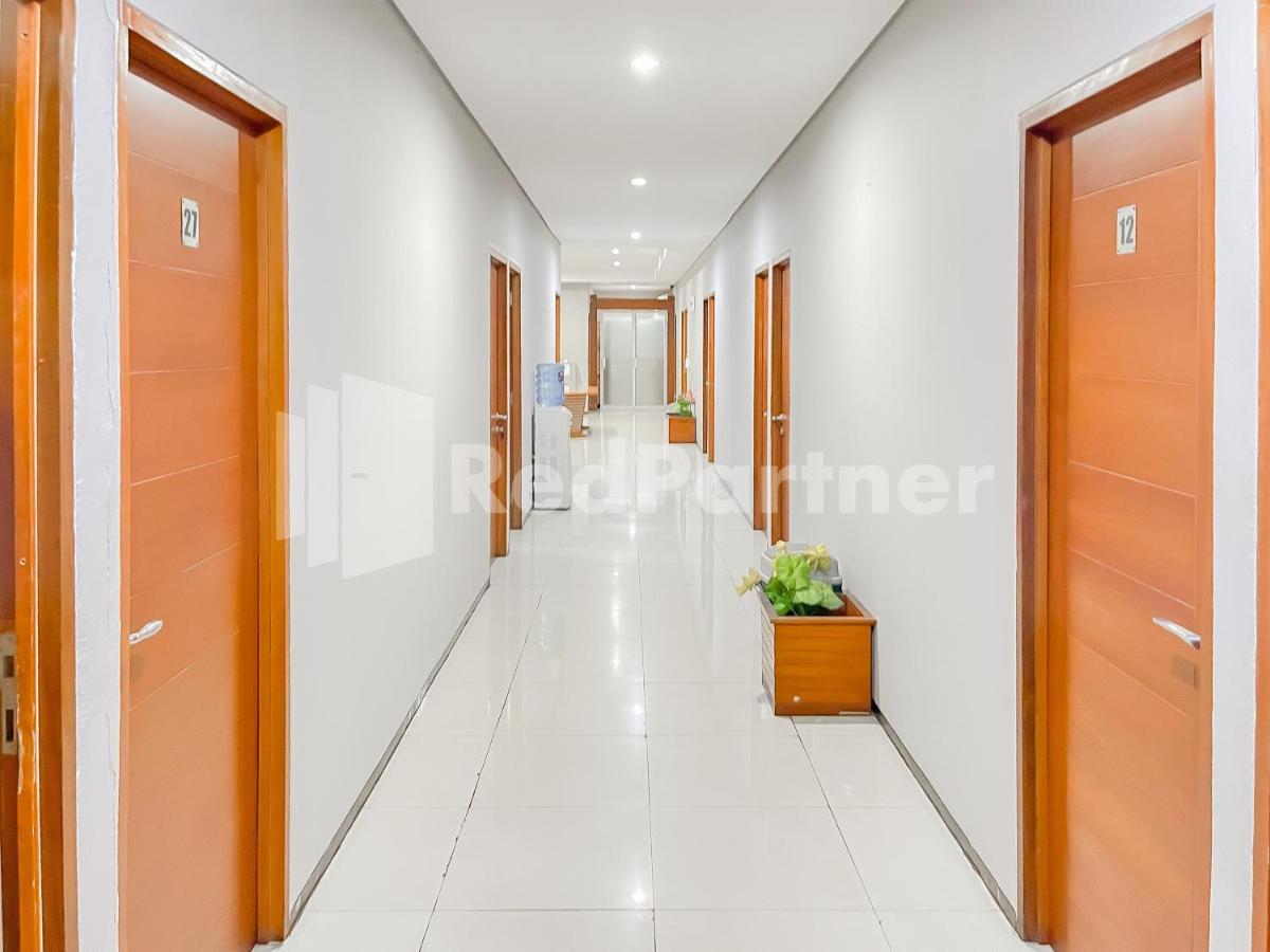 Sang Surya Guesthouse Syariah Near Rs Hasan Sadikin Mitra Reddoorz Бандунг Экстерьер фото