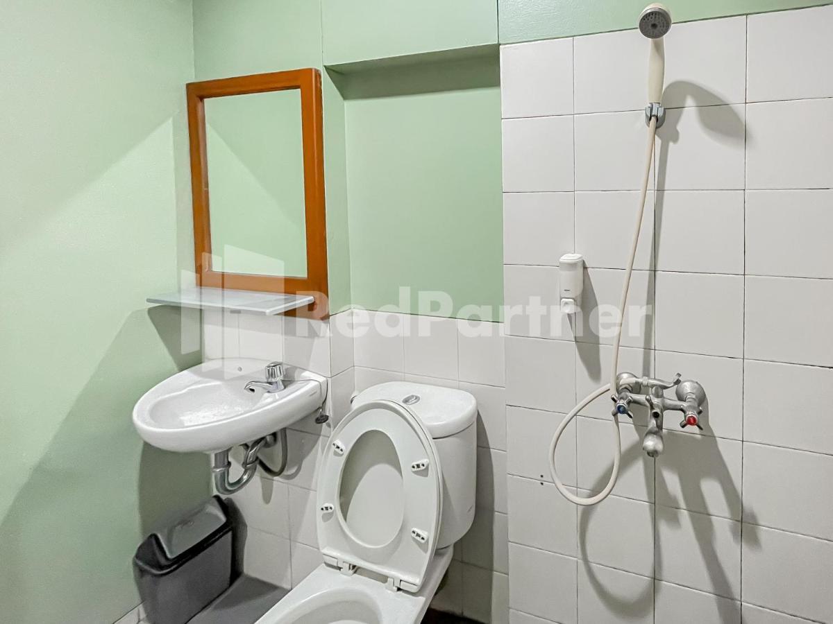 Sang Surya Guesthouse Syariah Near Rs Hasan Sadikin Mitra Reddoorz Бандунг Экстерьер фото