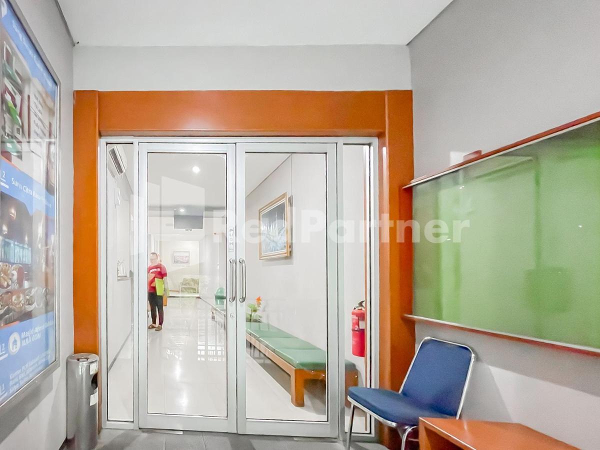 Sang Surya Guesthouse Syariah Near Rs Hasan Sadikin Mitra Reddoorz Бандунг Экстерьер фото