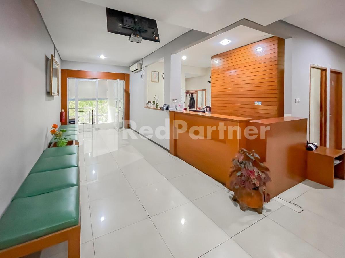 Sang Surya Guesthouse Syariah Near Rs Hasan Sadikin Mitra Reddoorz Бандунг Экстерьер фото