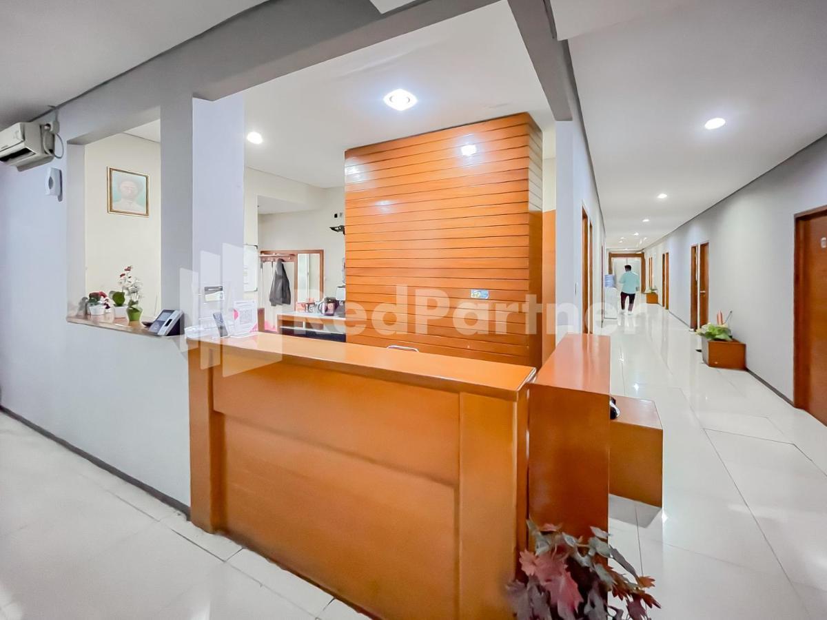 Sang Surya Guesthouse Syariah Near Rs Hasan Sadikin Mitra Reddoorz Бандунг Экстерьер фото