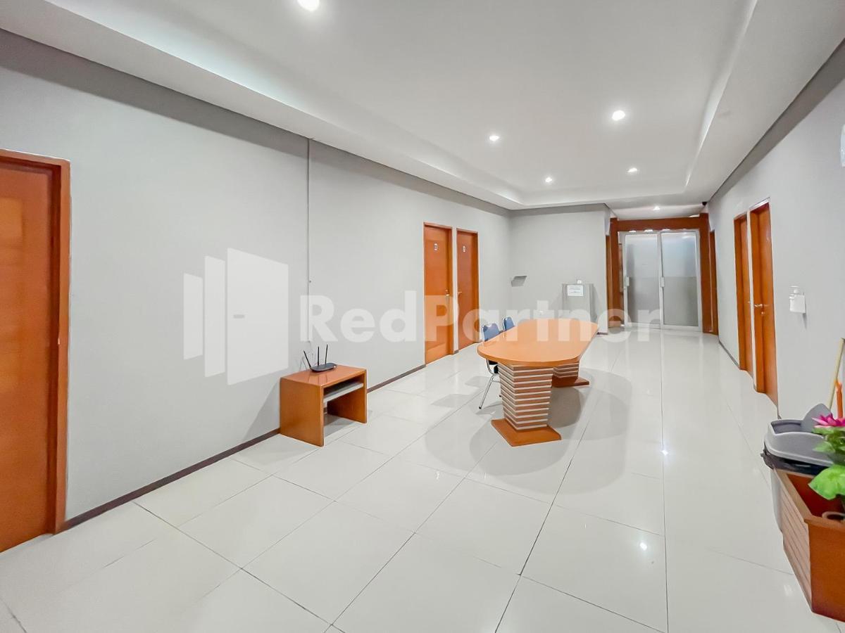 Sang Surya Guesthouse Syariah Near Rs Hasan Sadikin Mitra Reddoorz Бандунг Экстерьер фото